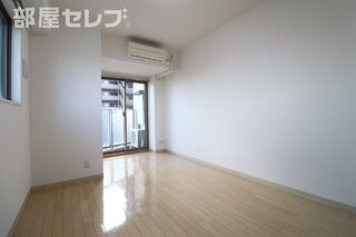 室内洗濯機置き場はキッチンの横です。(反転タイプ）
