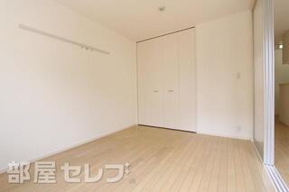 リビングと繋げて使える居室です。