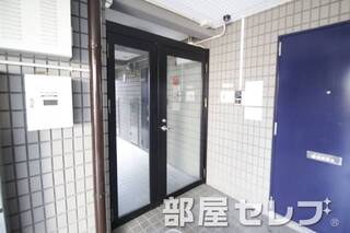 オートロック完備。