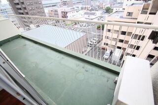 ちょっと広めのベランダです。