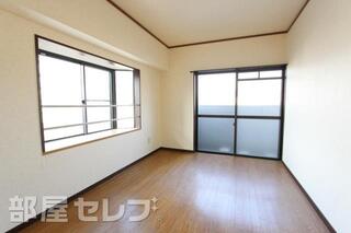出窓のあるお部屋です。