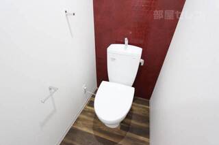 タオル掛けなどの建具はこだわりのイタリア製です