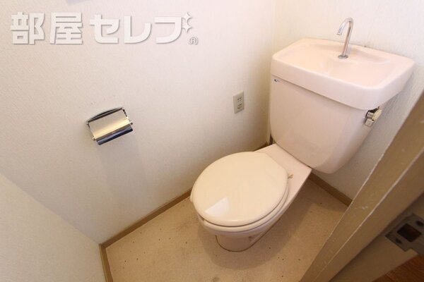床がかわいいトイレです。