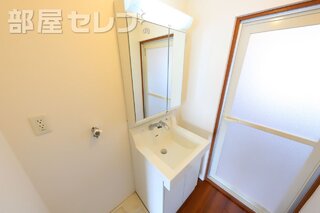 広々としたウォークインクローゼット。