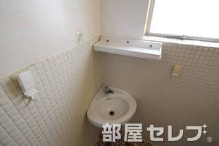 浴内洗面台。
