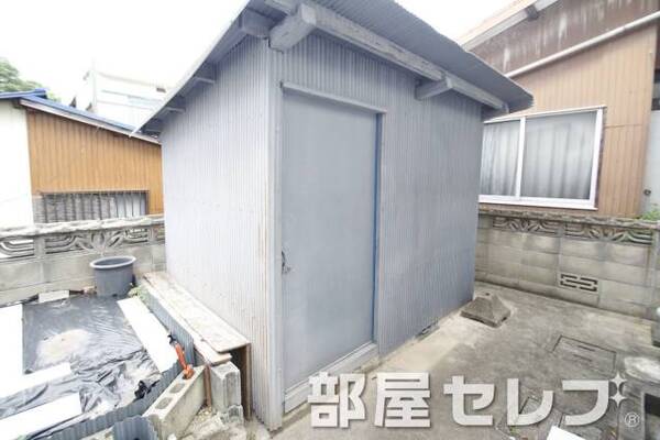 倉庫。