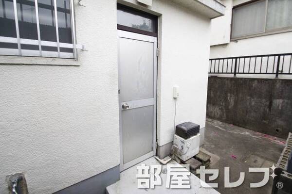 勝手口。