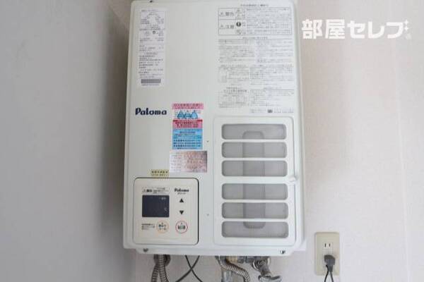給湯機です。304号室の写真