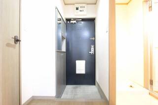 シンプルな玄関です