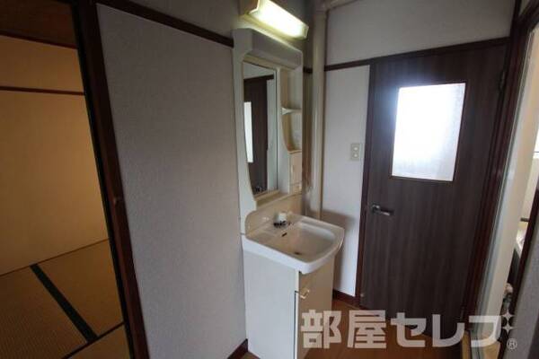 同タイプのお部屋の写真になります。