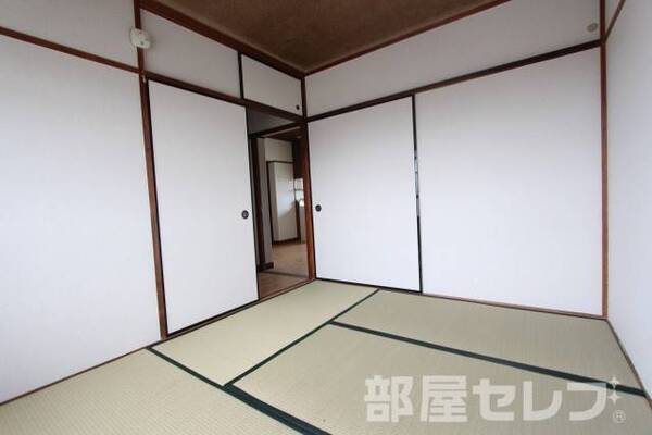 同タイプのお部屋の写真になります。