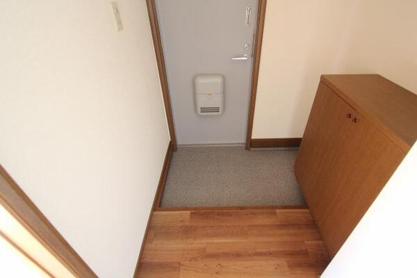シュ-ズボックス付きの玄関です。