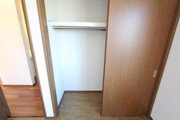 お洋服もたくさん収納できます。