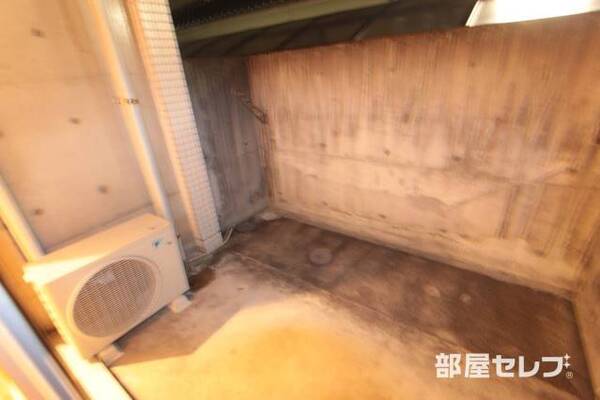 広く使えるテラスバルコニー