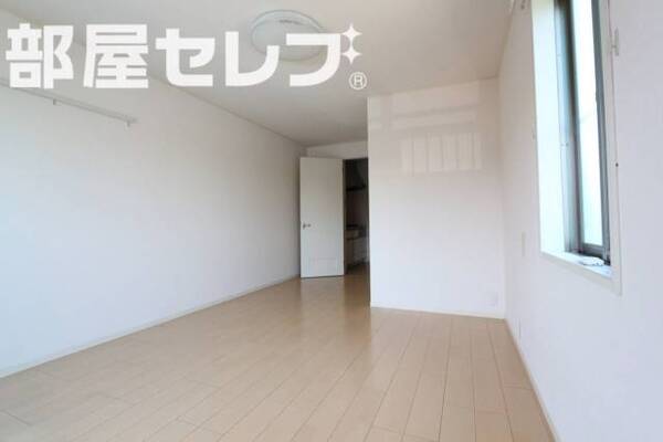 広々とした洋室