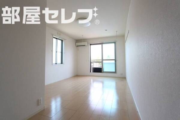 角部屋の特権　窓のある洋室