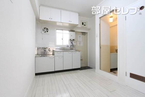 203号室