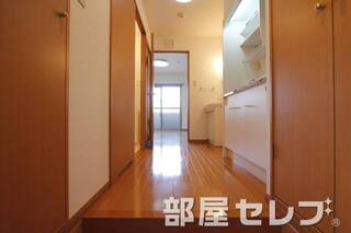 玄関から見ても明るいですね。