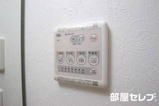浴室乾燥機付き。
