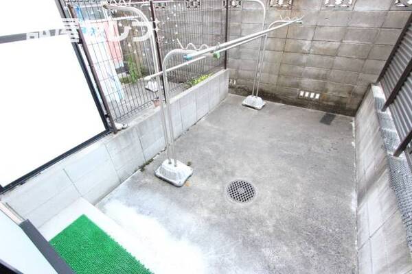 しっかりとしたベランダございます