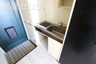 小型冷蔵庫が付いています。