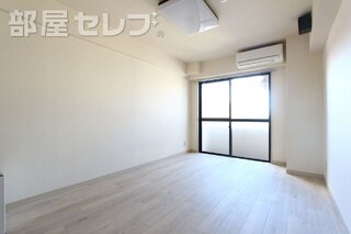窓から入る光が気持ちよいです。