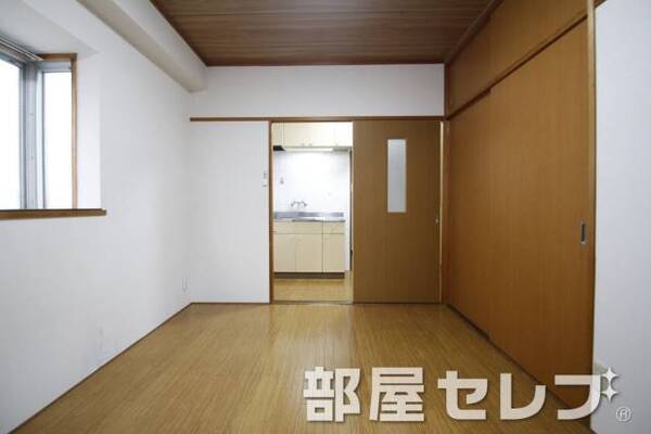 違う角度からの寝室。