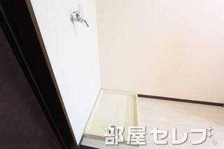 キレイな室内洗濯機置き場です。