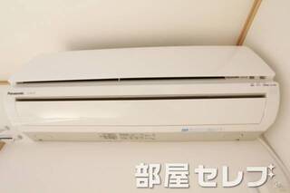冷暖房エアコン。