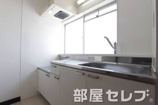段落ちキッチン。