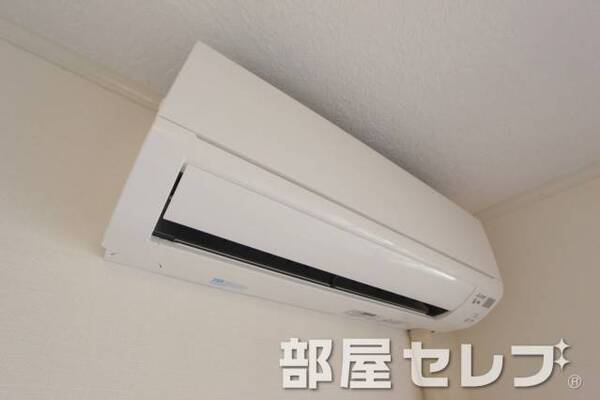 冷暖房エアコン。