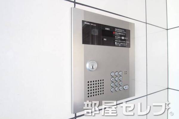 オートロック完備。