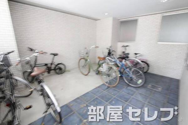 駐輪場。