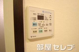 浴室乾燥機付き。
