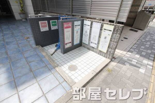 ゴミ置き場。