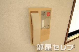 インターホンで来客の確認が出来ます。