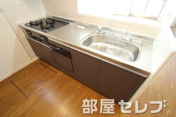 3口コンロ付システムキッチン。