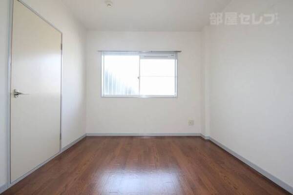 落ち着く内装ですね