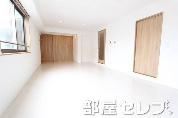白基調の大きいお部屋です。