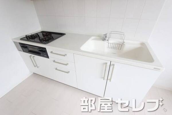 三口のシステムキッチンで使いやすいです。