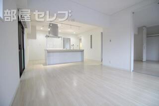 南向き、日当たり良好の暖かいリビング。