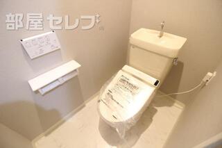ウォシュレット付きのトイレ。