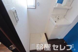 キレイな室内洗濯機置き場です。