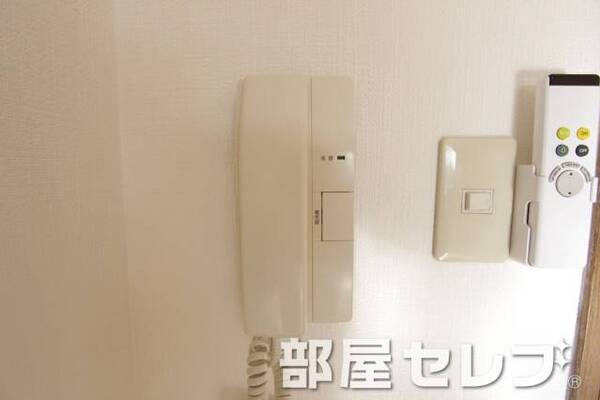 インターホン。