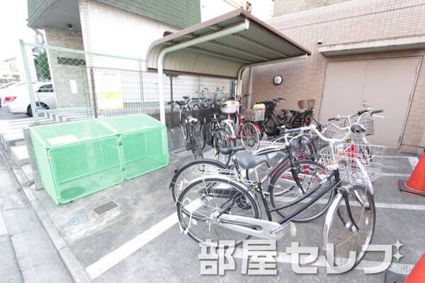 駐輪場。