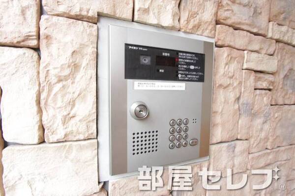 オートロック完備。