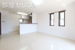 白を基調とした明るいお部屋です。