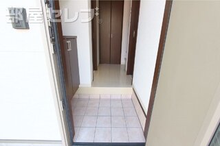明るい玄関です。
