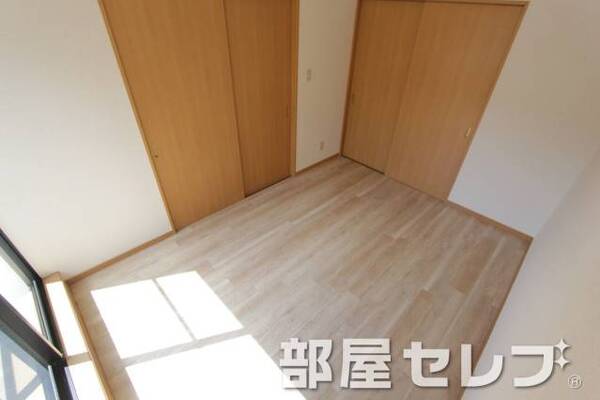 とにかく明るい居室。