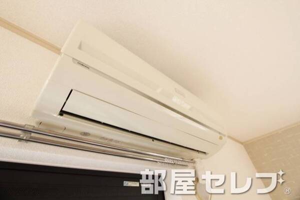 冷暖房エアコン。